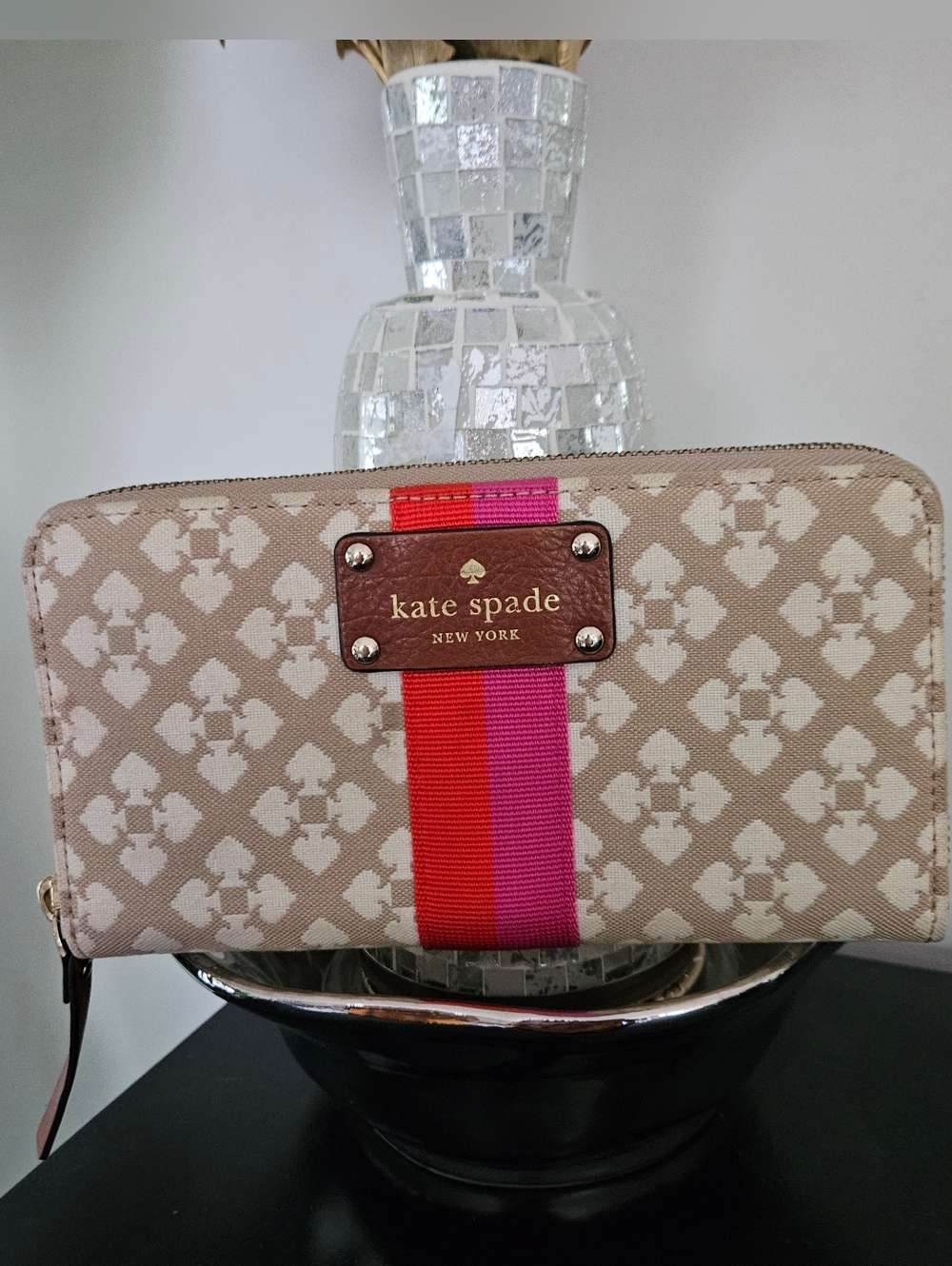 kate spade Beige Logo Zip Wallet, Pink & Red Stripe, VG Cond, Scripted Lining